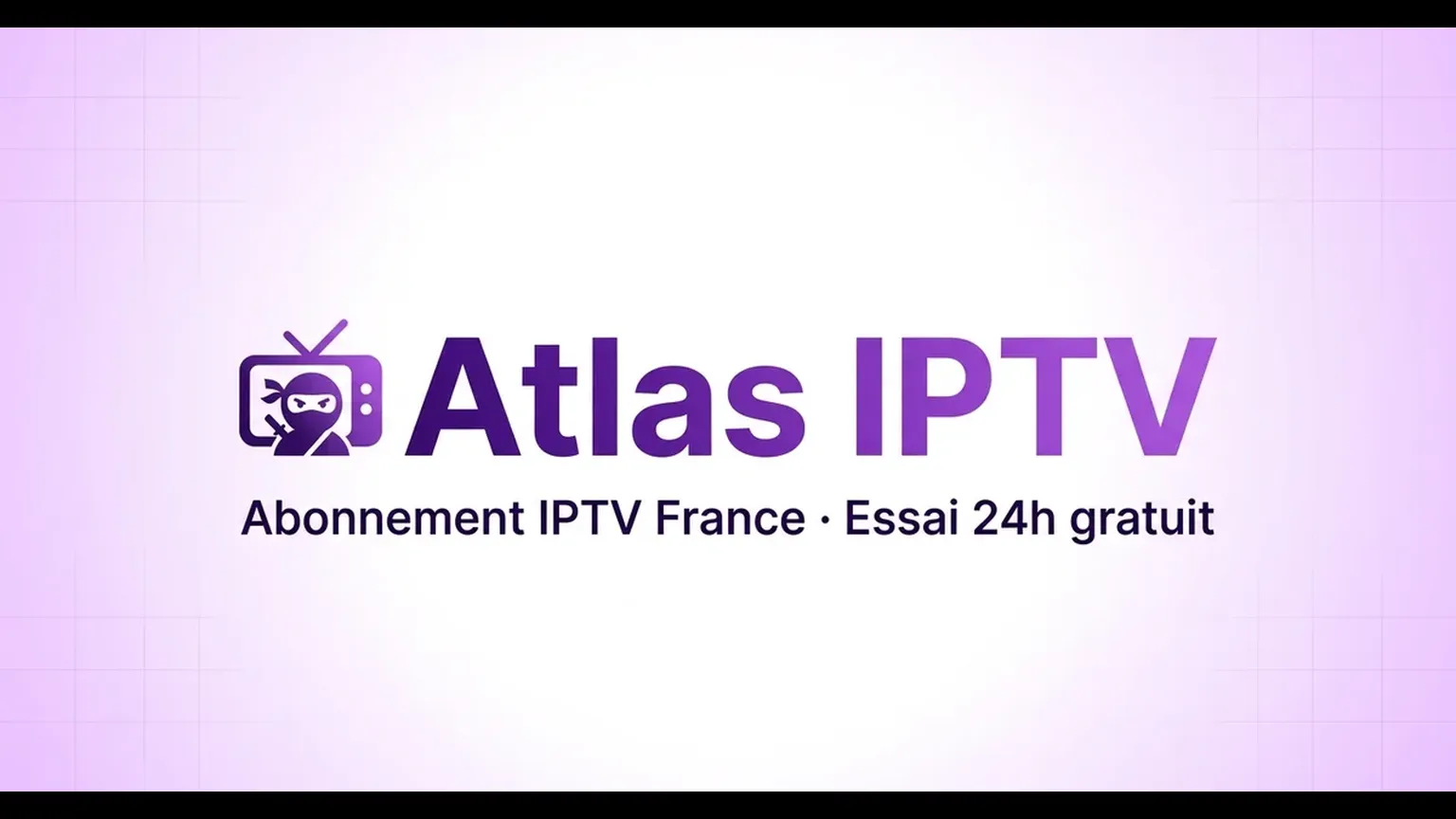 Une famille vue de dos installée sur le canapé devant une télévision murale qui diffuse un paysage en plein écran, avec des verres de thé posés sur la table basse dans un salon chaleureux